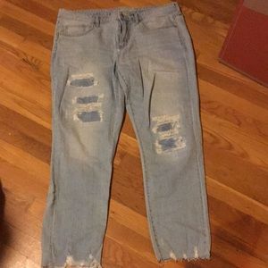 Universal Thread distressed jean
